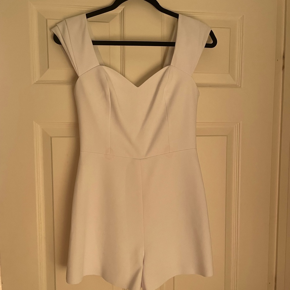 Alice and Olivia White Shorts Romper Size 2 NWT - Picture 3 of 7